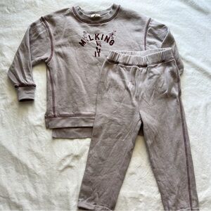 Ando Stores toddler “milking it” oversized lavender sweatsuit set